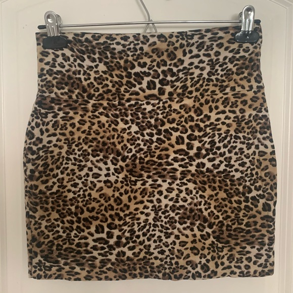 Leopard Print Fitted Mini Skirt - Picture 1 of 2